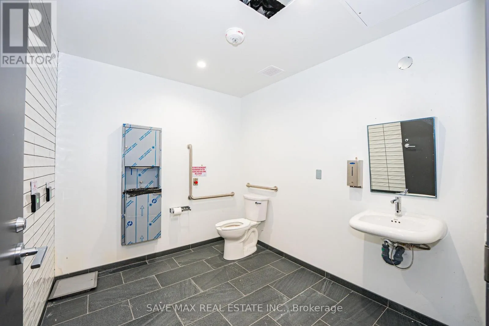 410 - 996 MARTIN GROVE ROAD