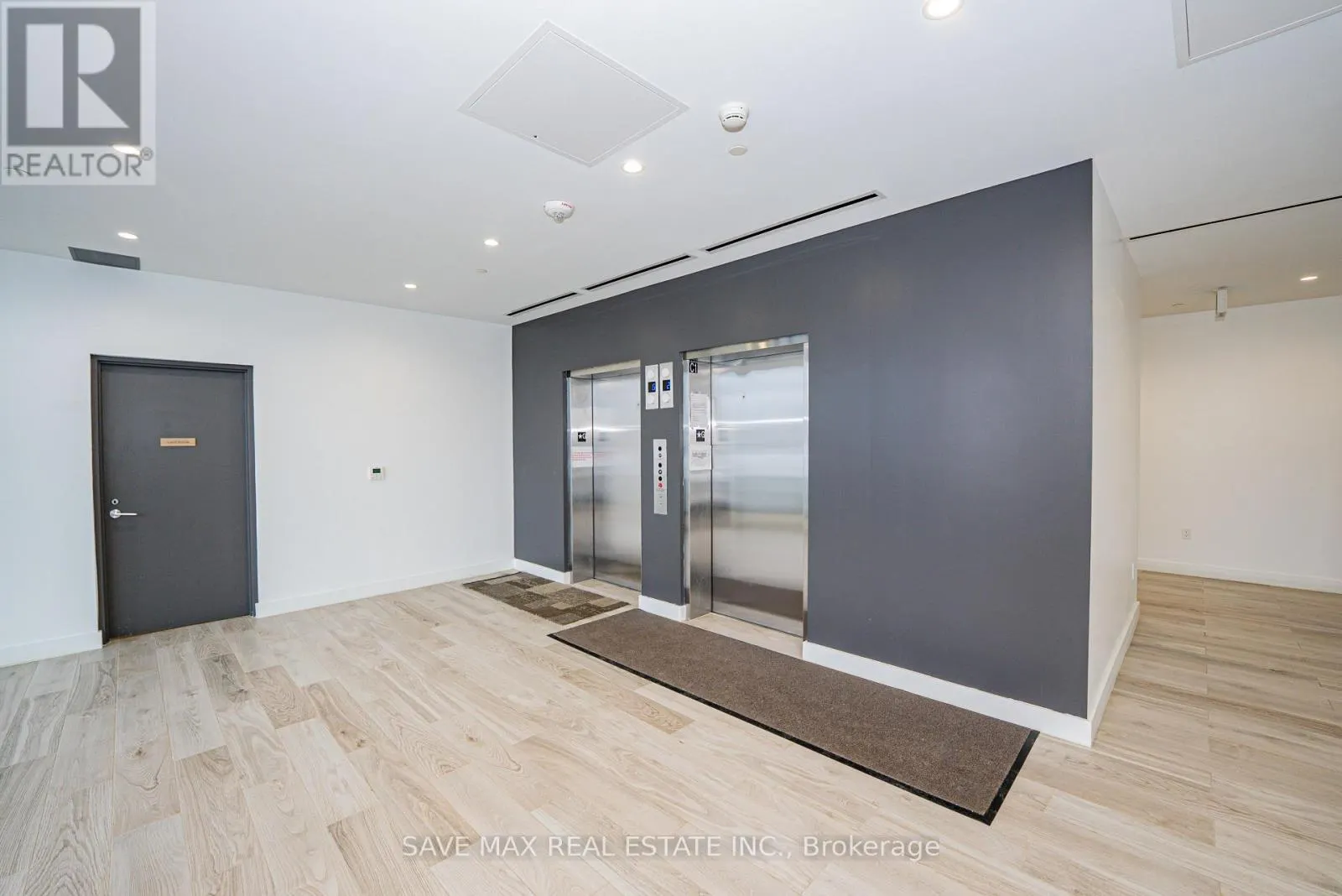 410 - 996 MARTIN GROVE ROAD