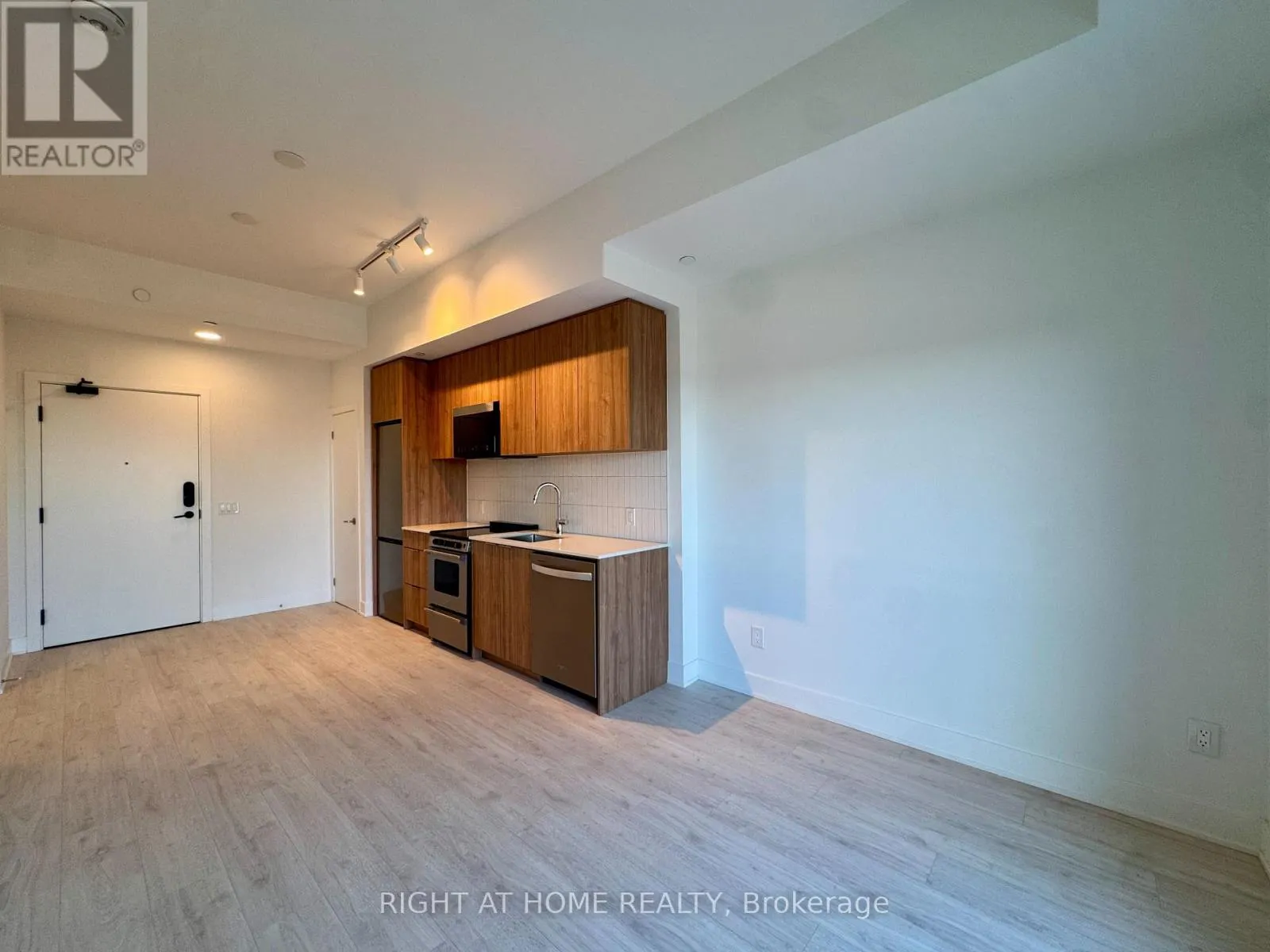 718 - 3008 WILLIAM CUTMORE BOULEVARD