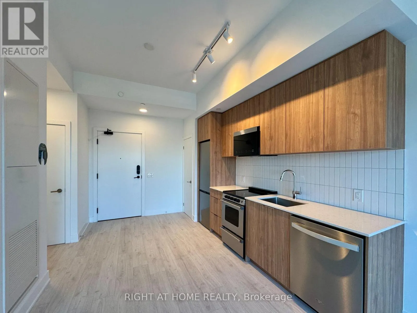 718 - 3008 WILLIAM CUTMORE BOULEVARD