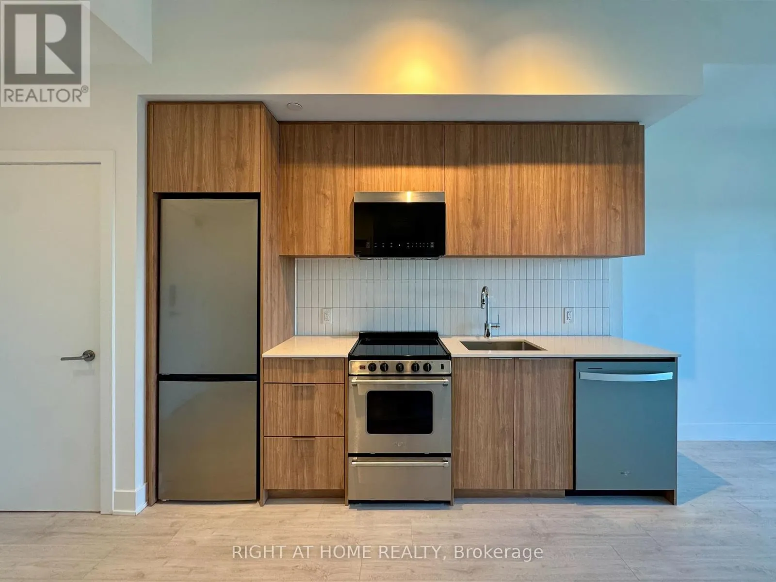 718 - 3008 WILLIAM CUTMORE BOULEVARD