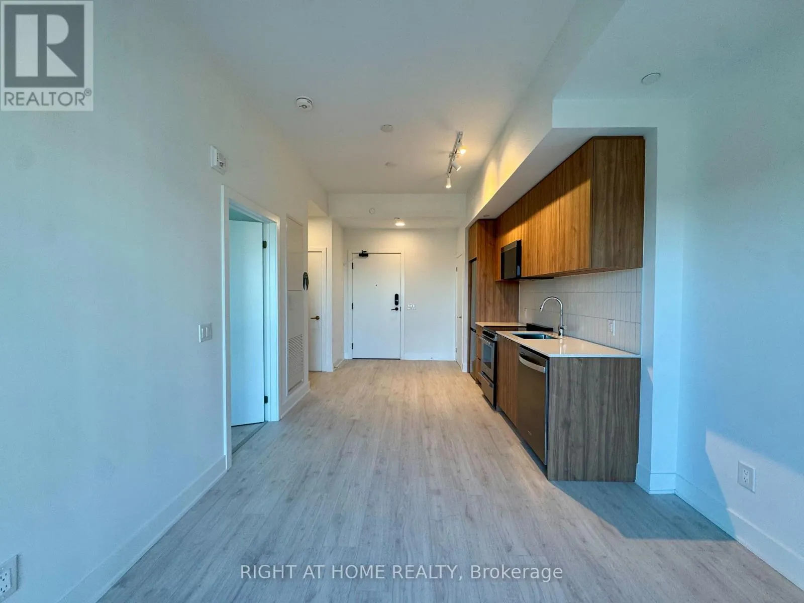 718 - 3008 WILLIAM CUTMORE BOULEVARD