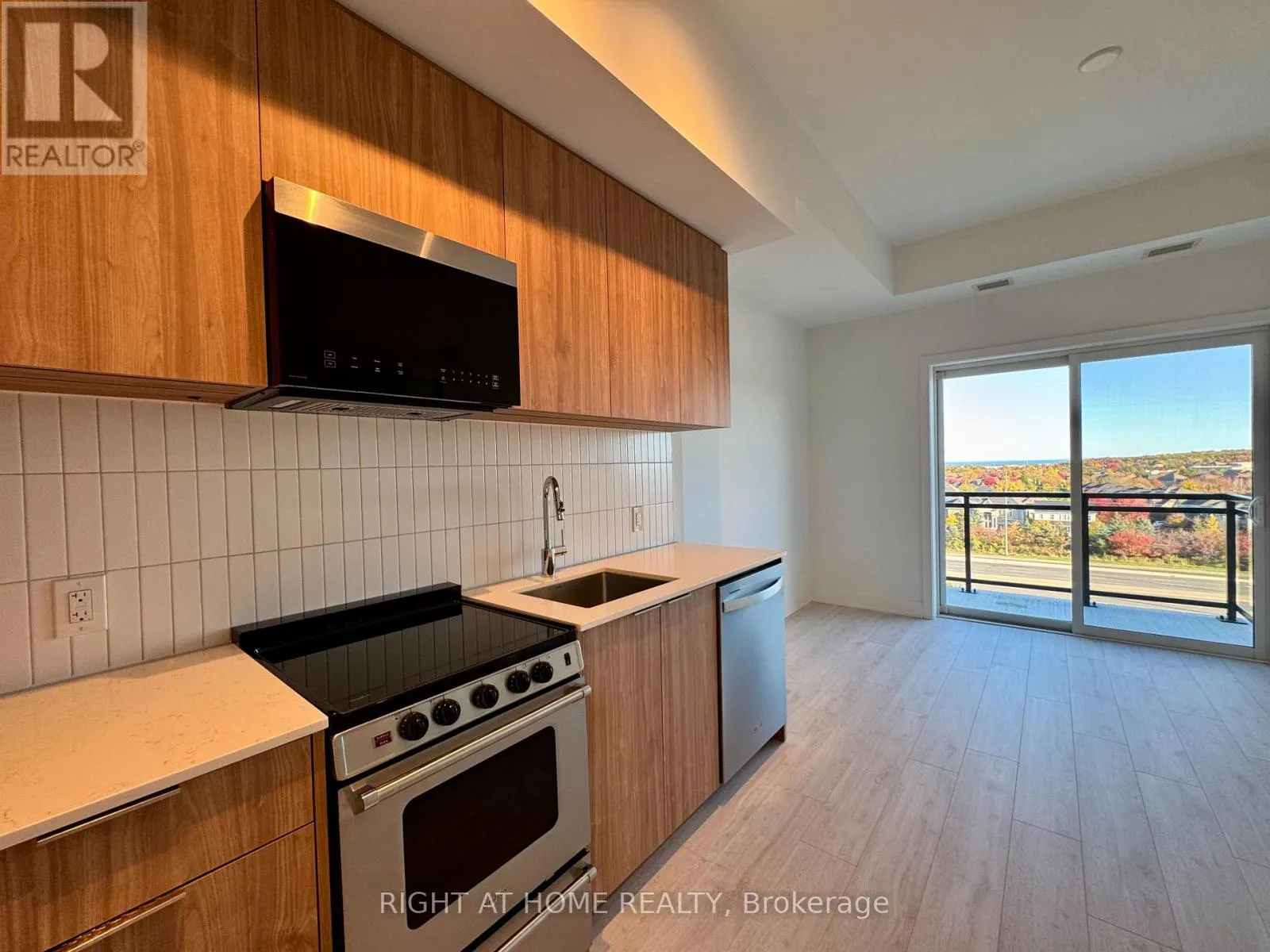 718 - 3008 WILLIAM CUTMORE BOULEVARD