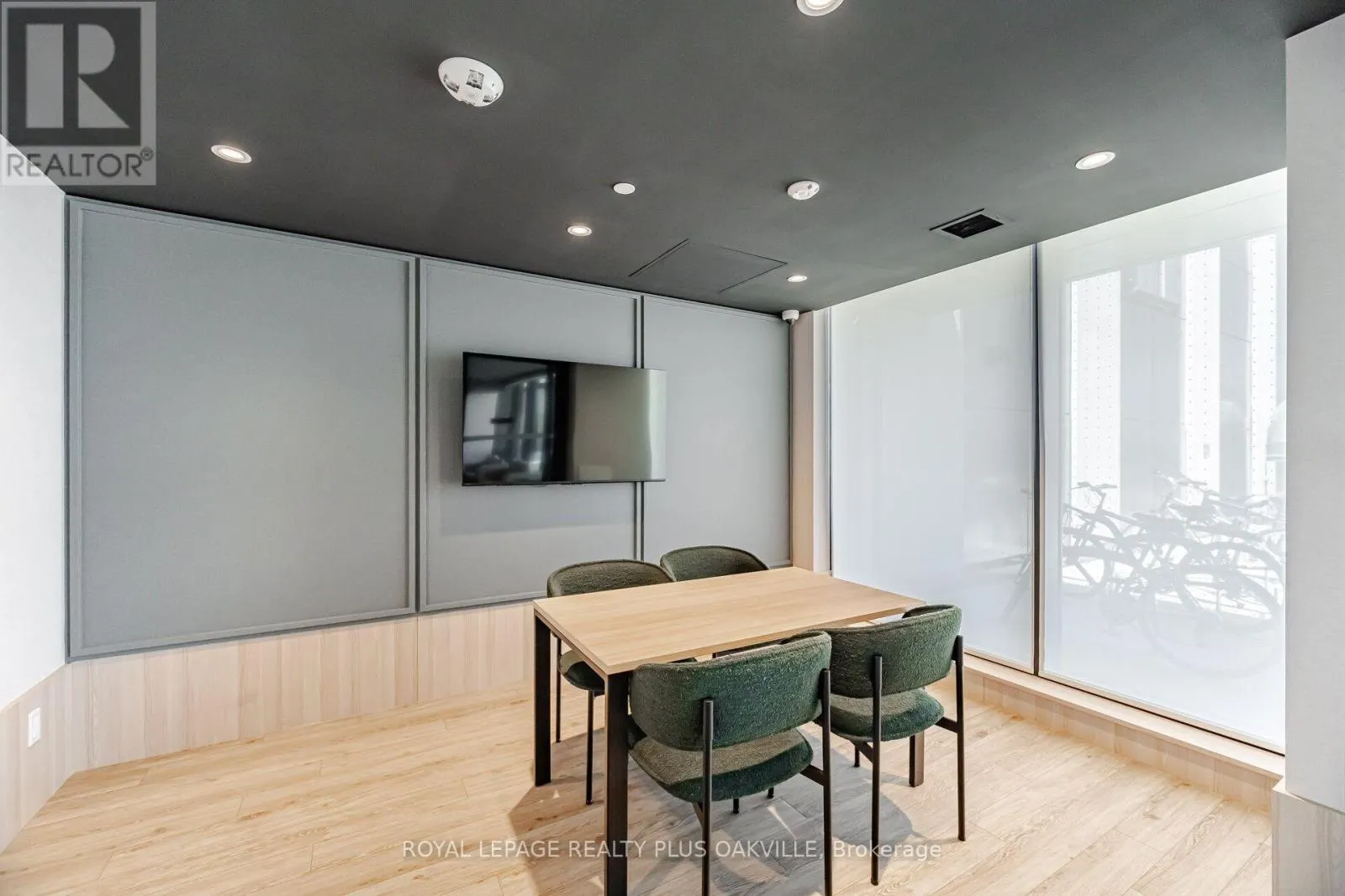 1509 - 3079 TRAFALGAR ROAD