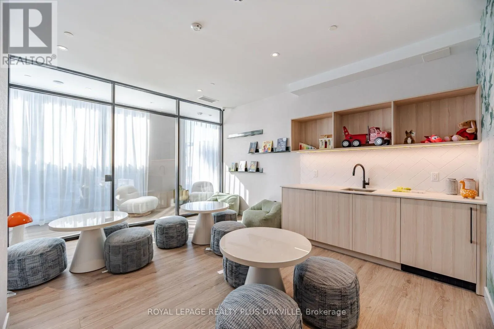 1509 - 3079 TRAFALGAR ROAD