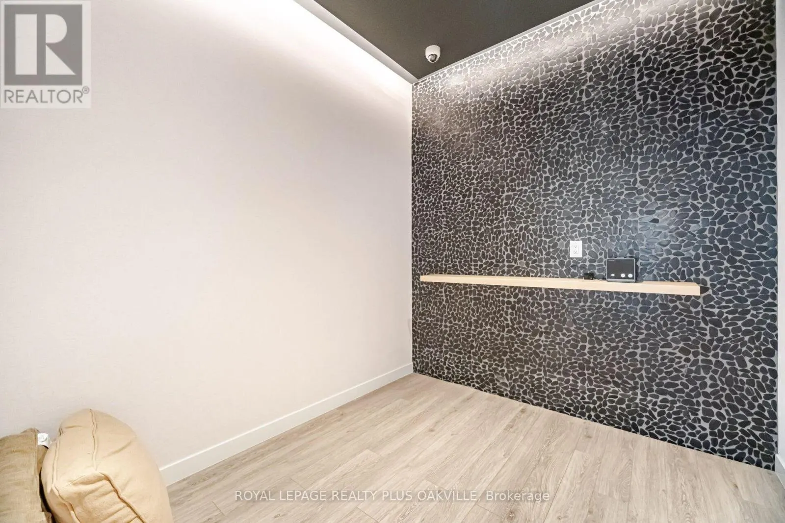 1509 - 3079 TRAFALGAR ROAD