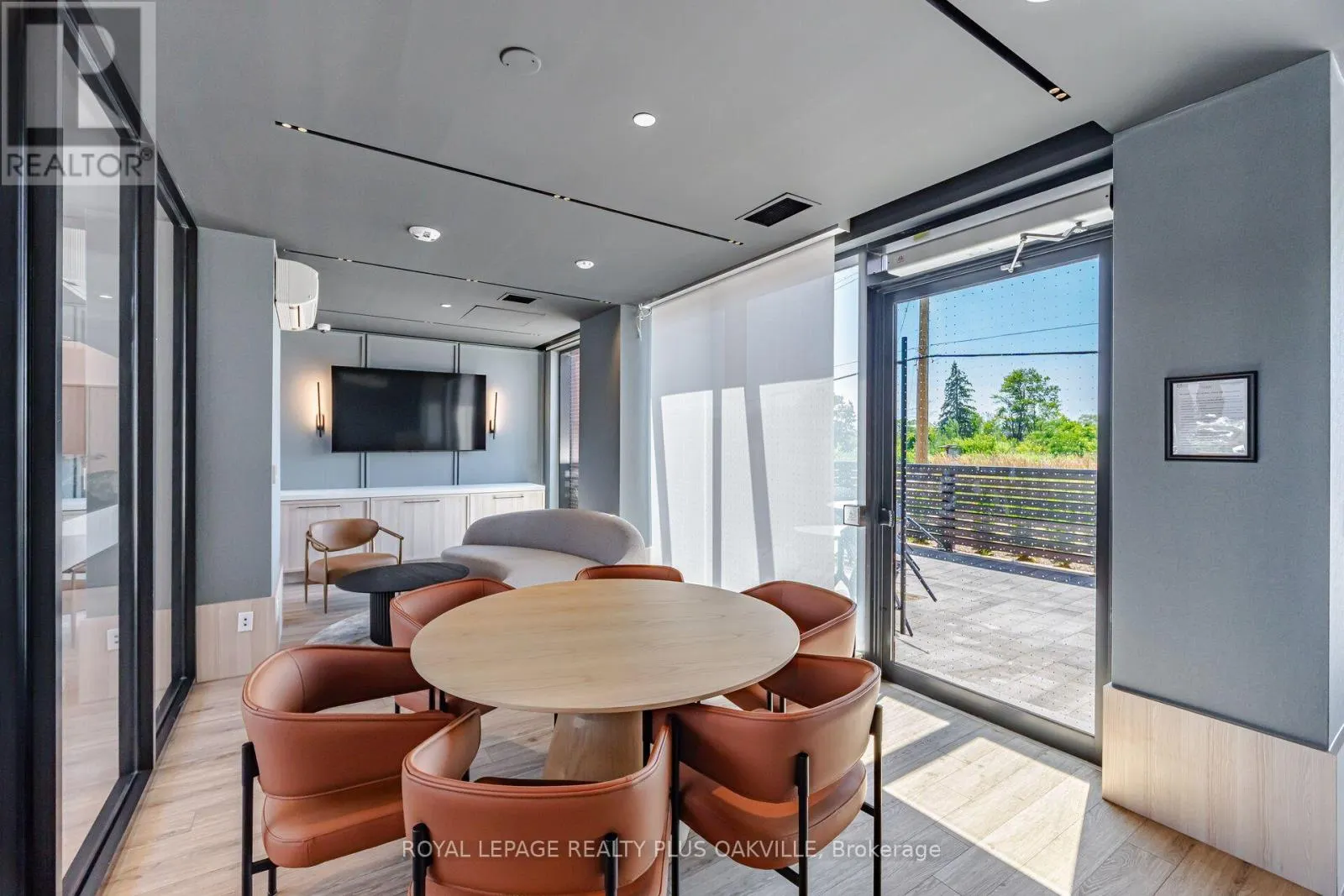 1509 - 3079 TRAFALGAR ROAD