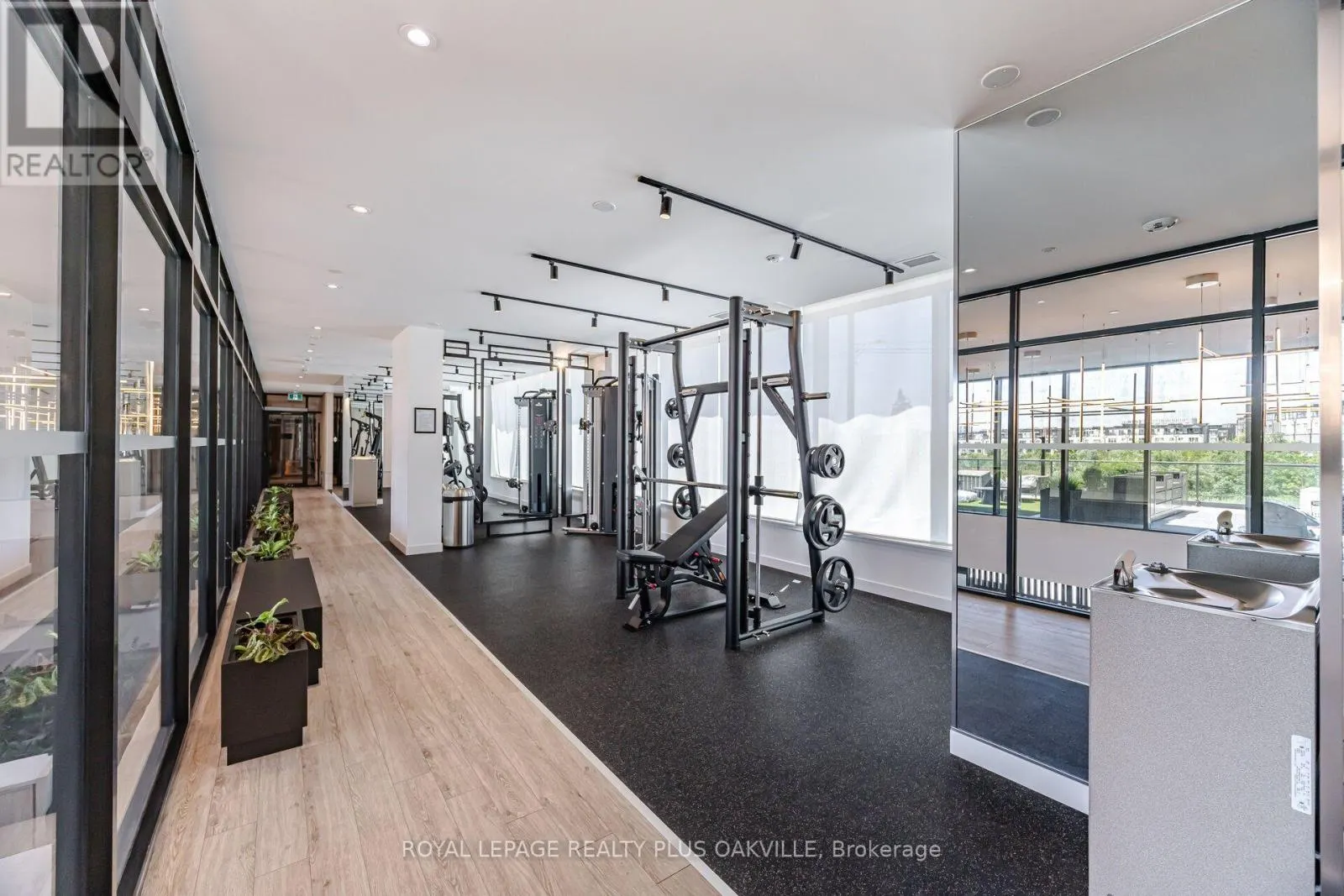 1509 - 3079 TRAFALGAR ROAD