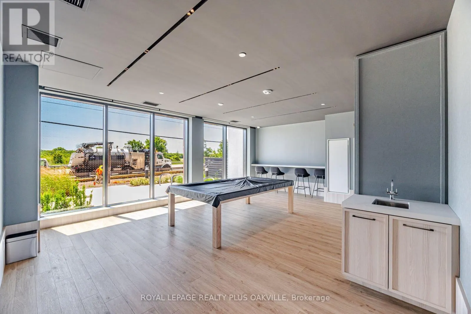 1509 - 3079 TRAFALGAR ROAD