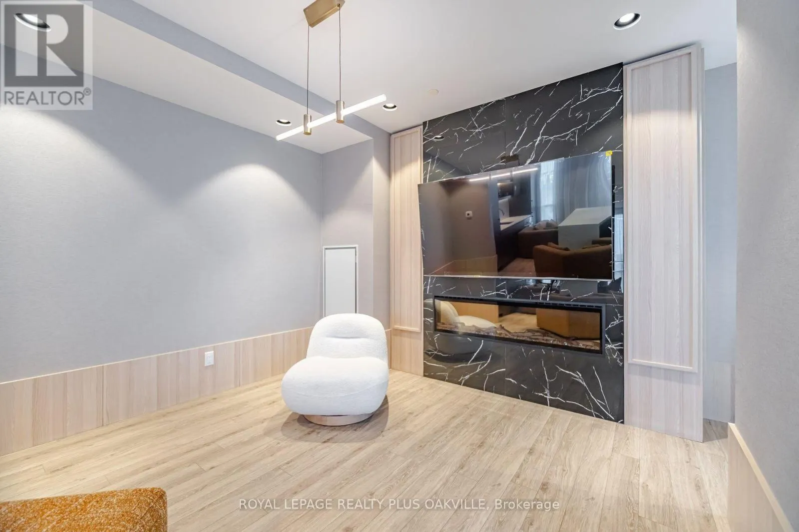 1509 - 3079 TRAFALGAR ROAD
