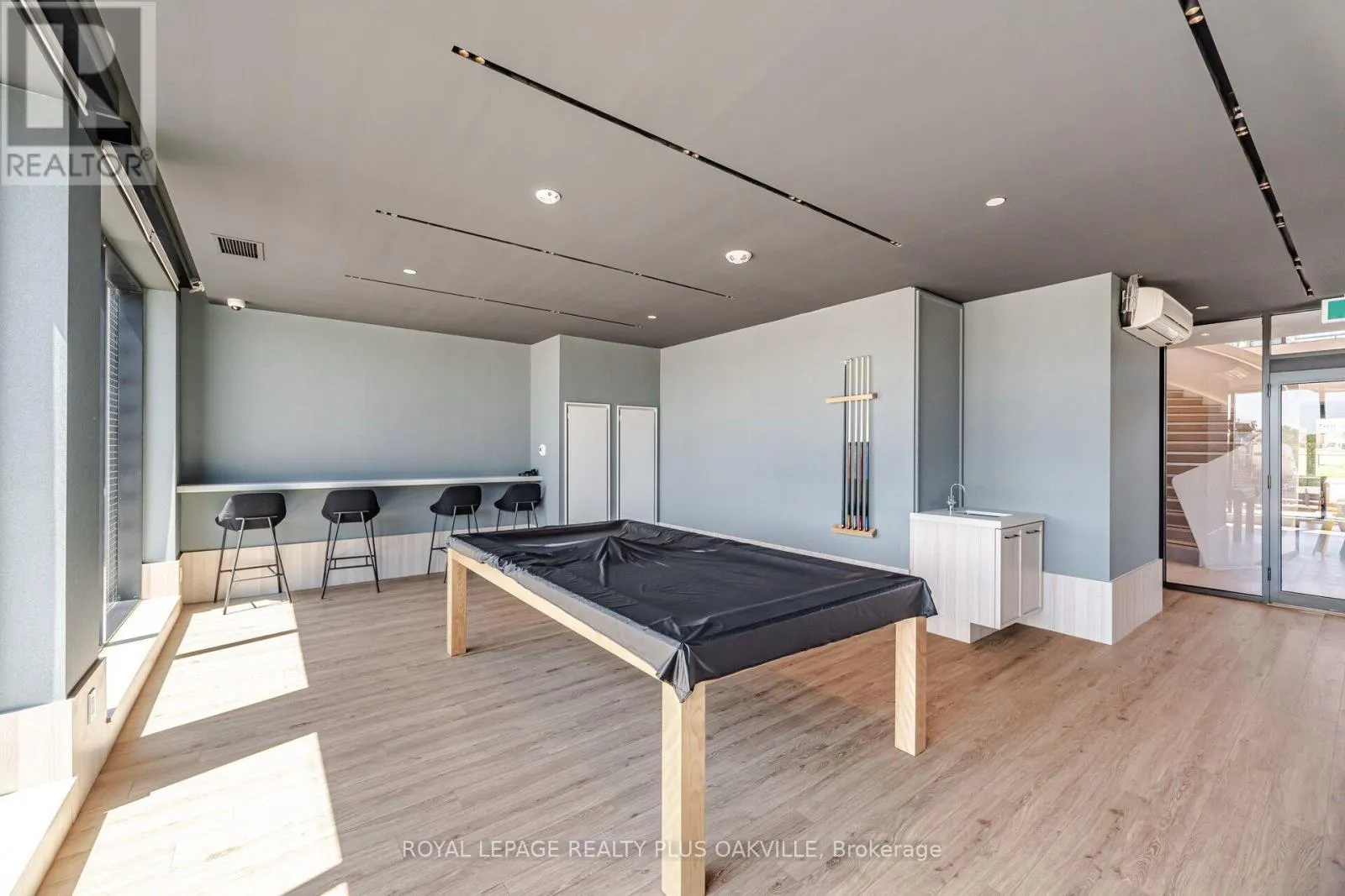 1509 - 3079 TRAFALGAR ROAD