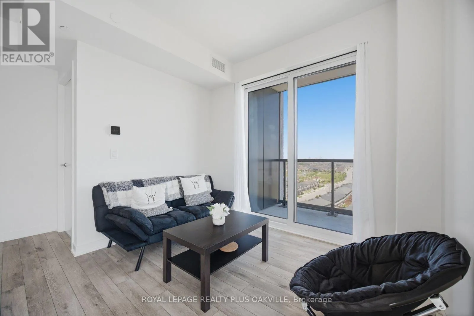 1509 - 3079 TRAFALGAR ROAD