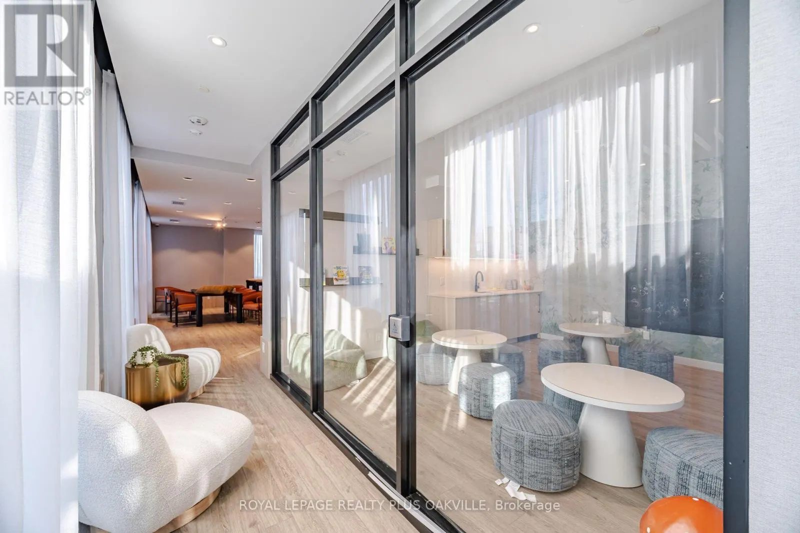 1509 - 3079 TRAFALGAR ROAD