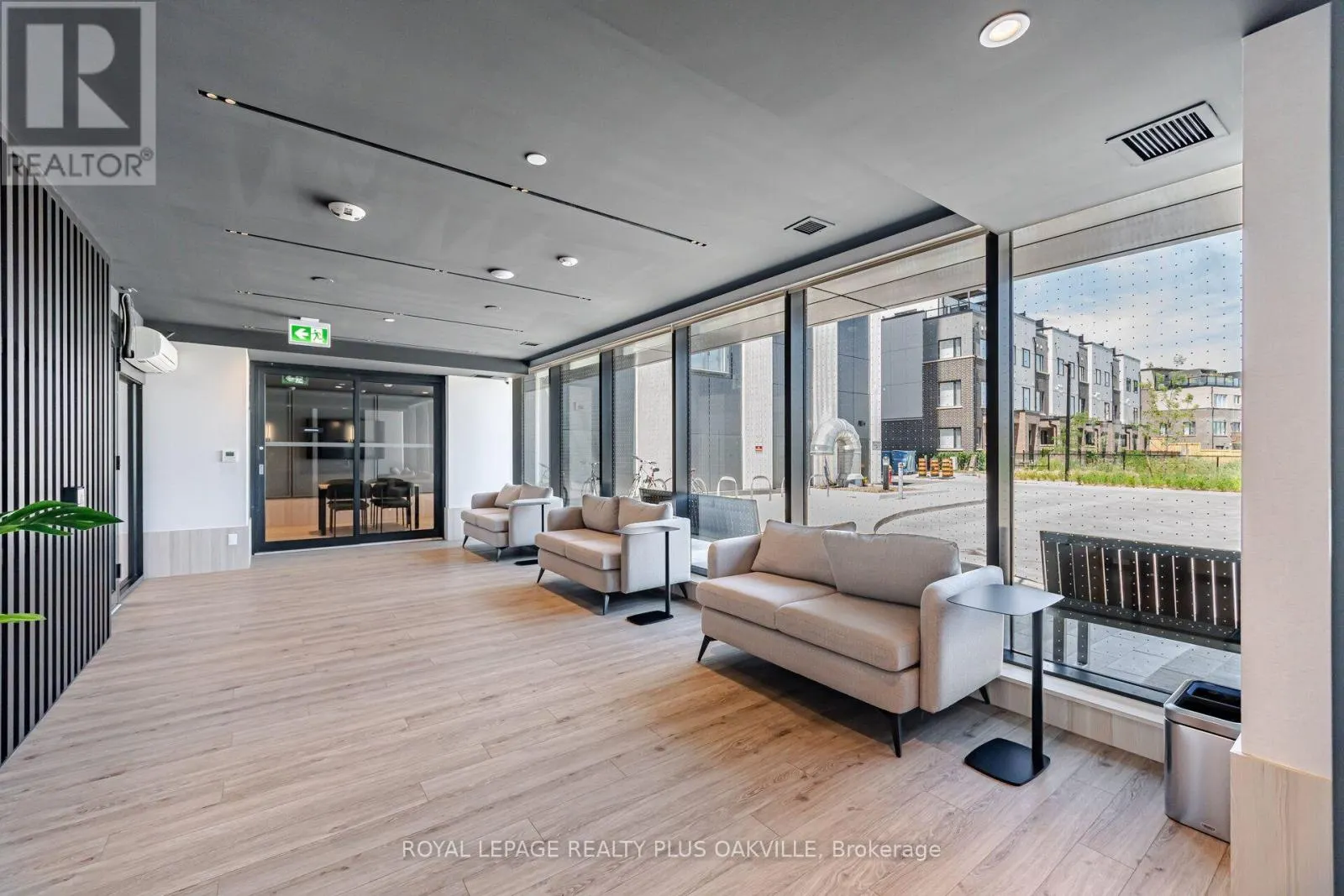 1509 - 3079 TRAFALGAR ROAD