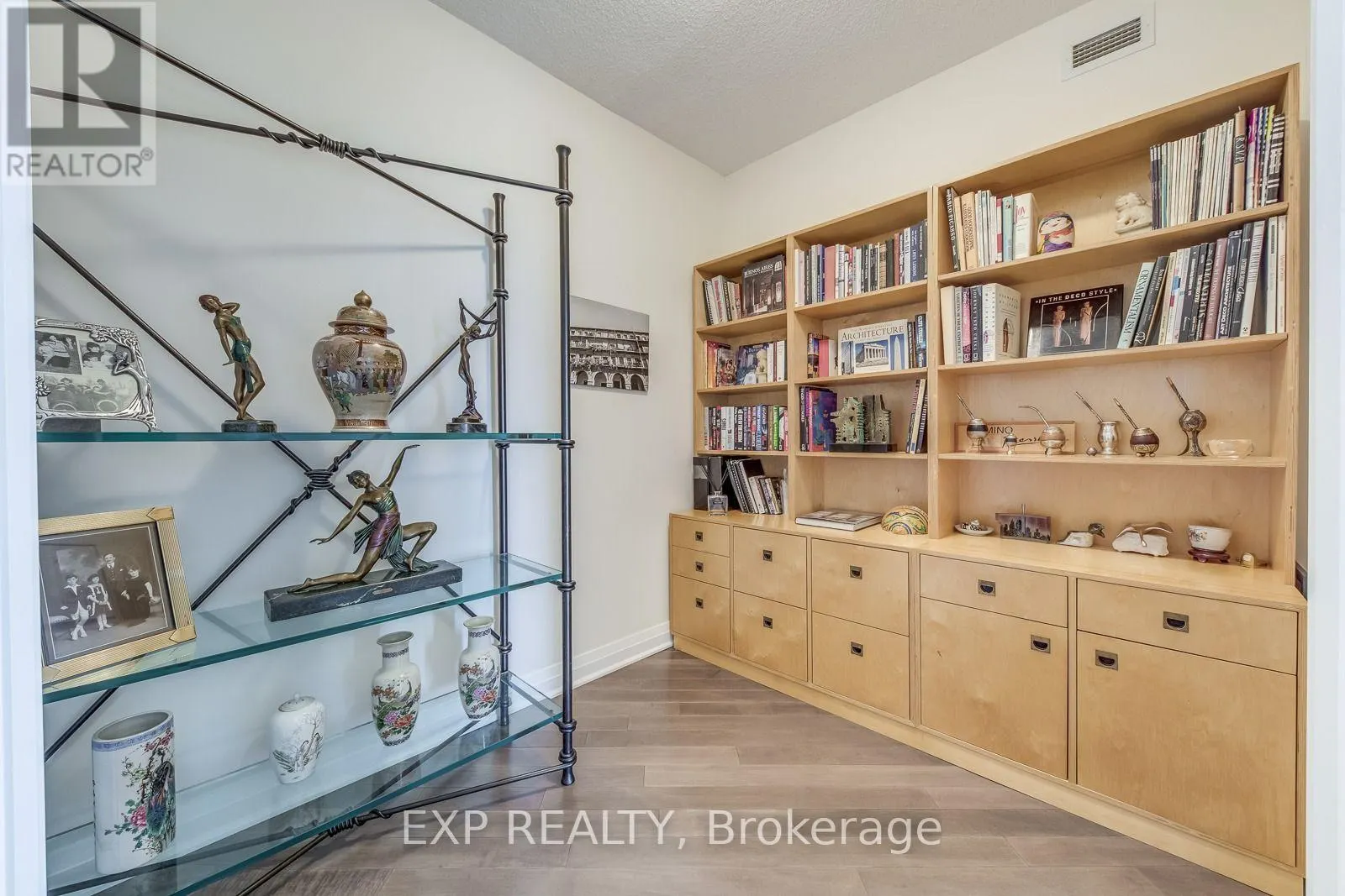 905 - 1055 SOUTHDOWN ROAD