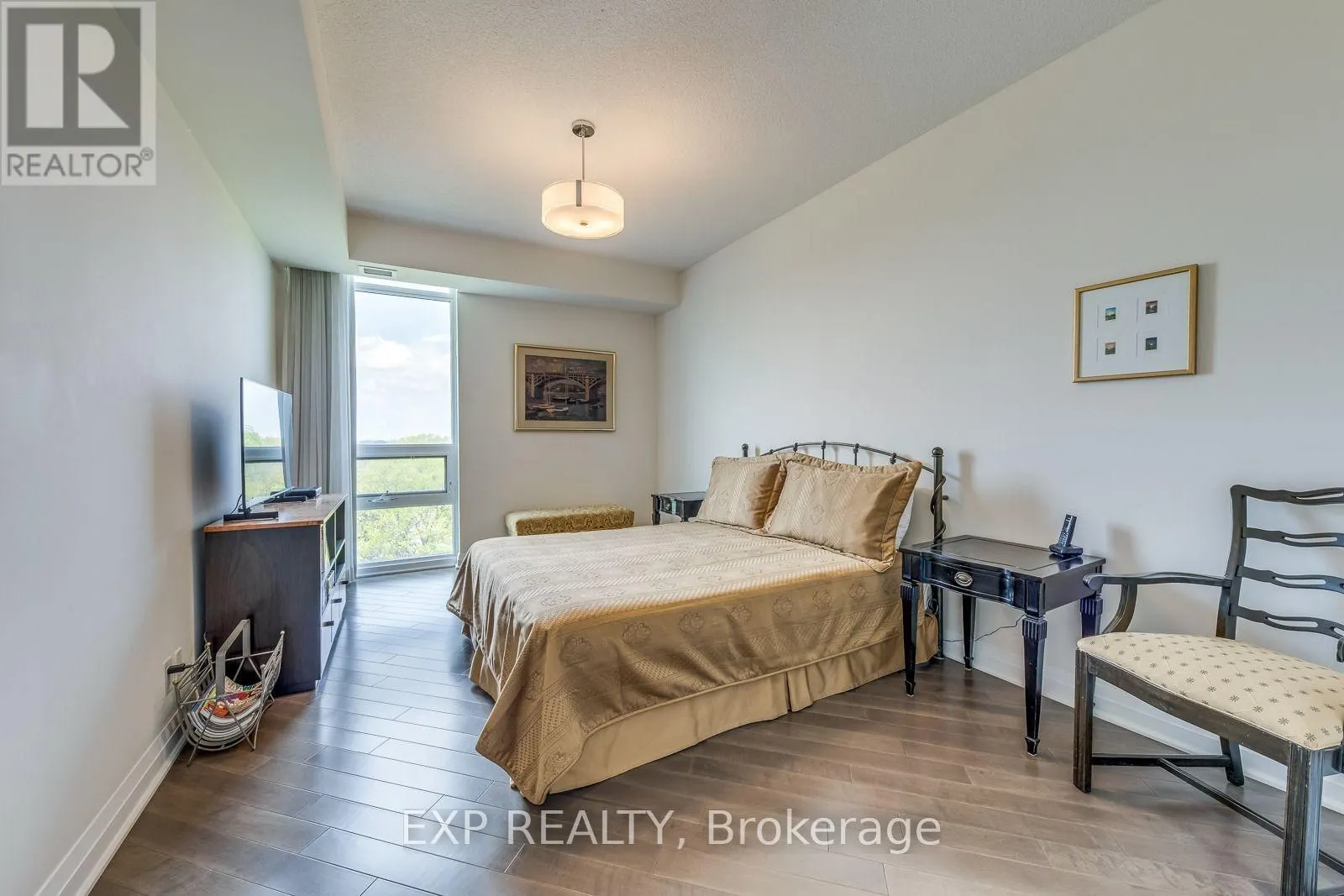 905 - 1055 SOUTHDOWN ROAD