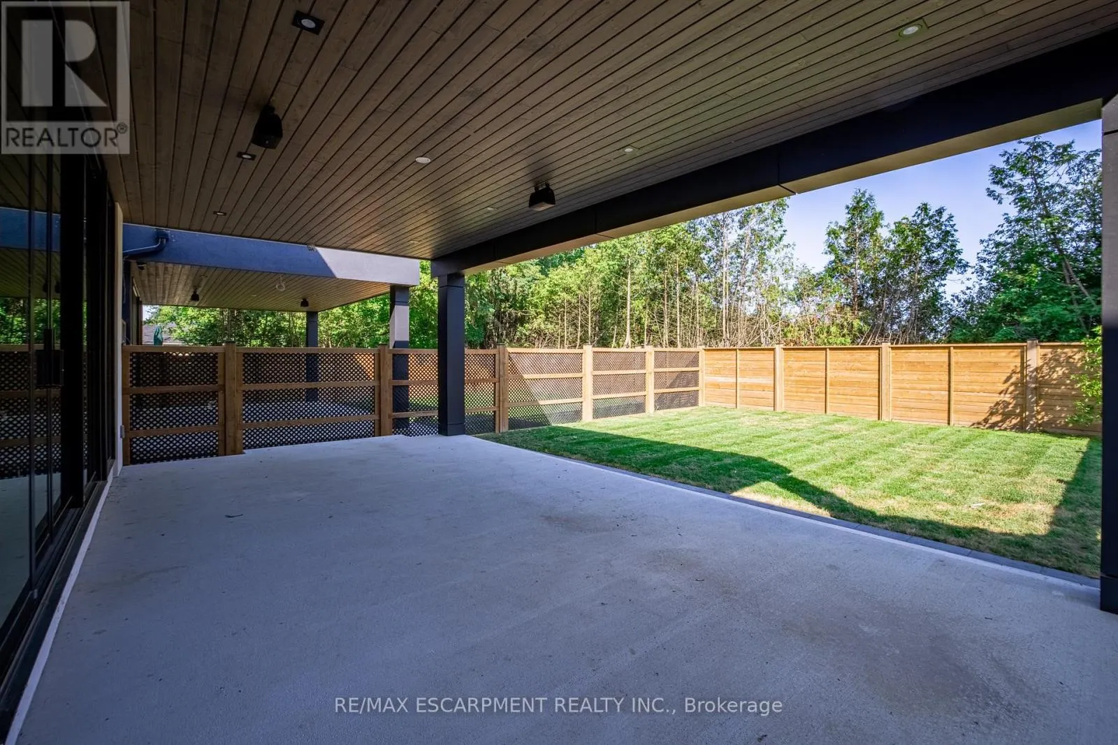696 MONTBECK CRESCENT