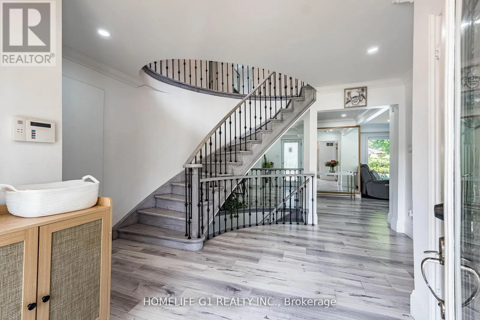 17 CRESCENT HILL DRIVE S