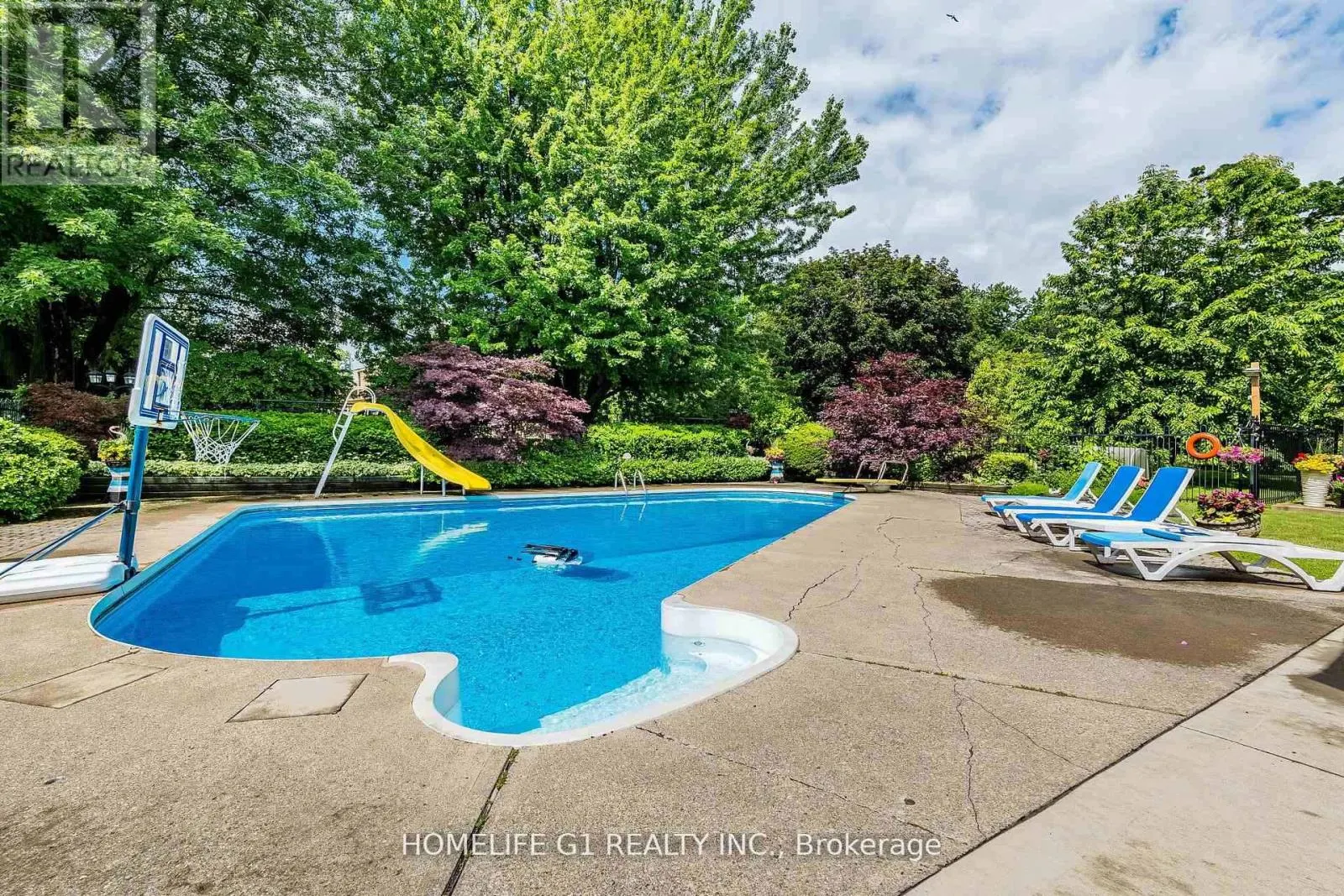 17 CRESCENT HILL DRIVE S