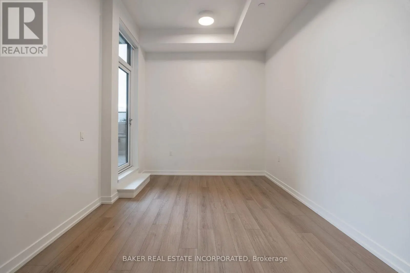 208 - 740 DUPONT STREET