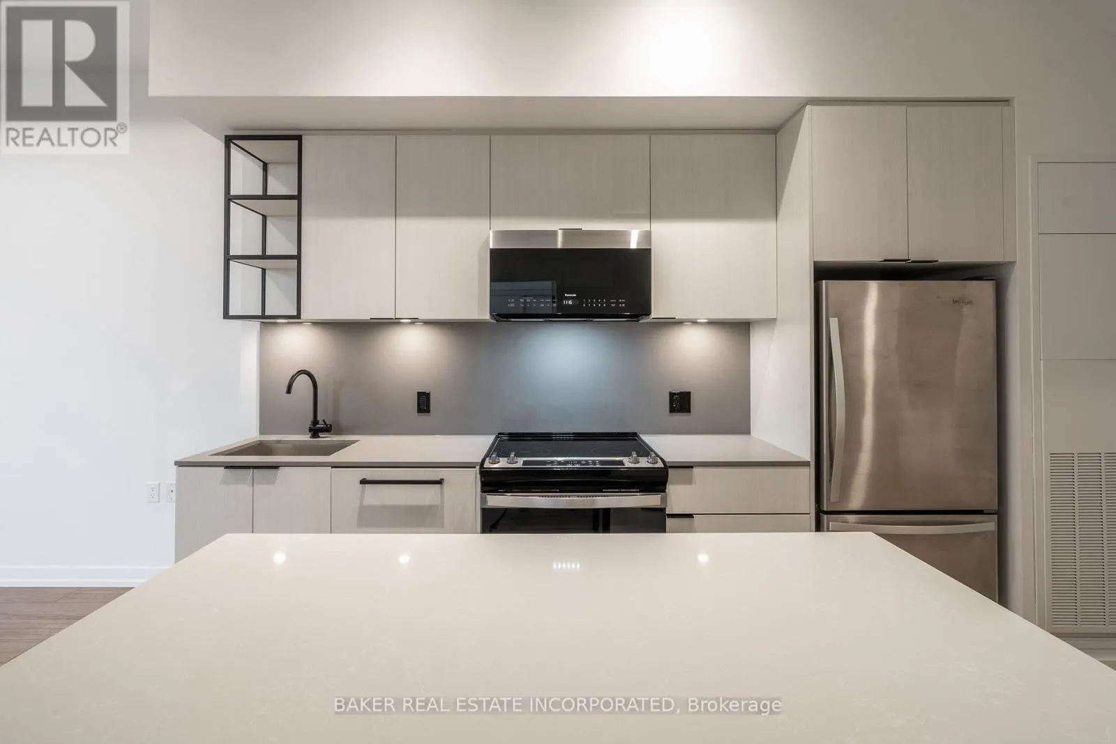 208 - 740 DUPONT STREET