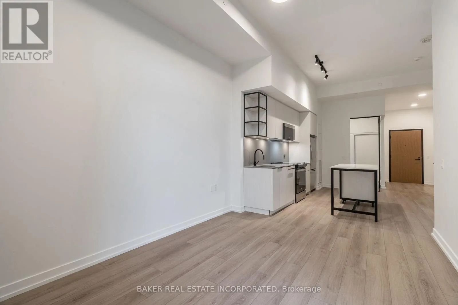 208 - 740 DUPONT STREET