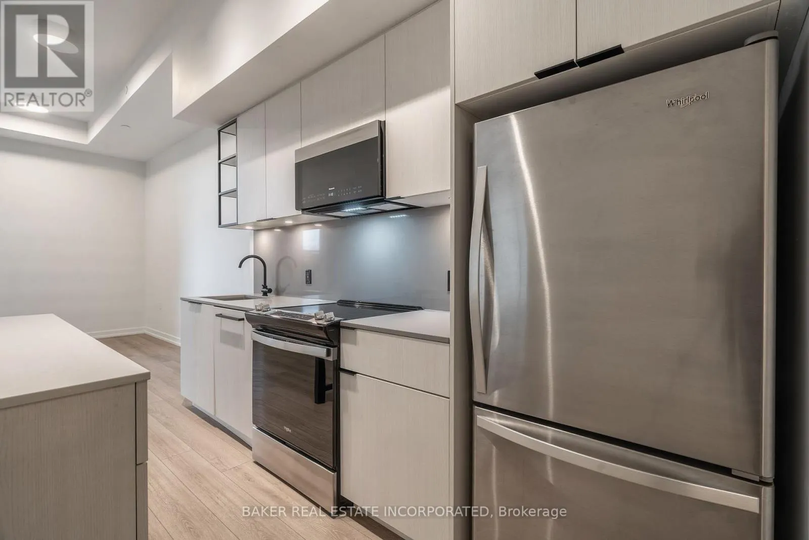 208 - 740 DUPONT STREET