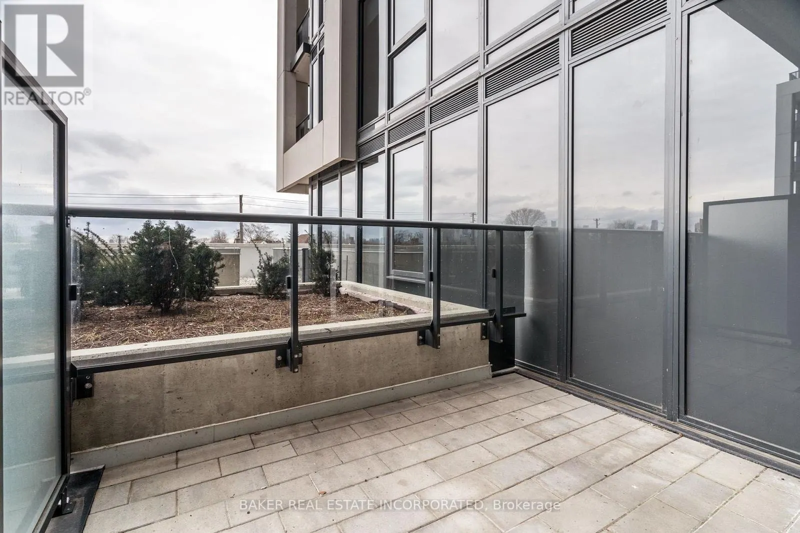 208 - 740 DUPONT STREET