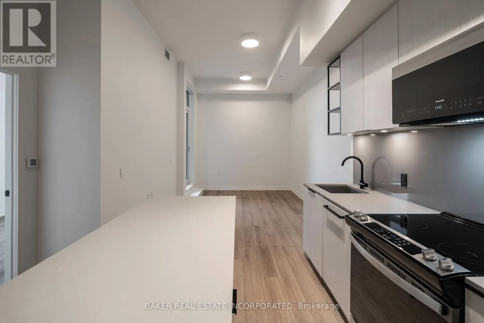 208 - 740 DUPONT STREET