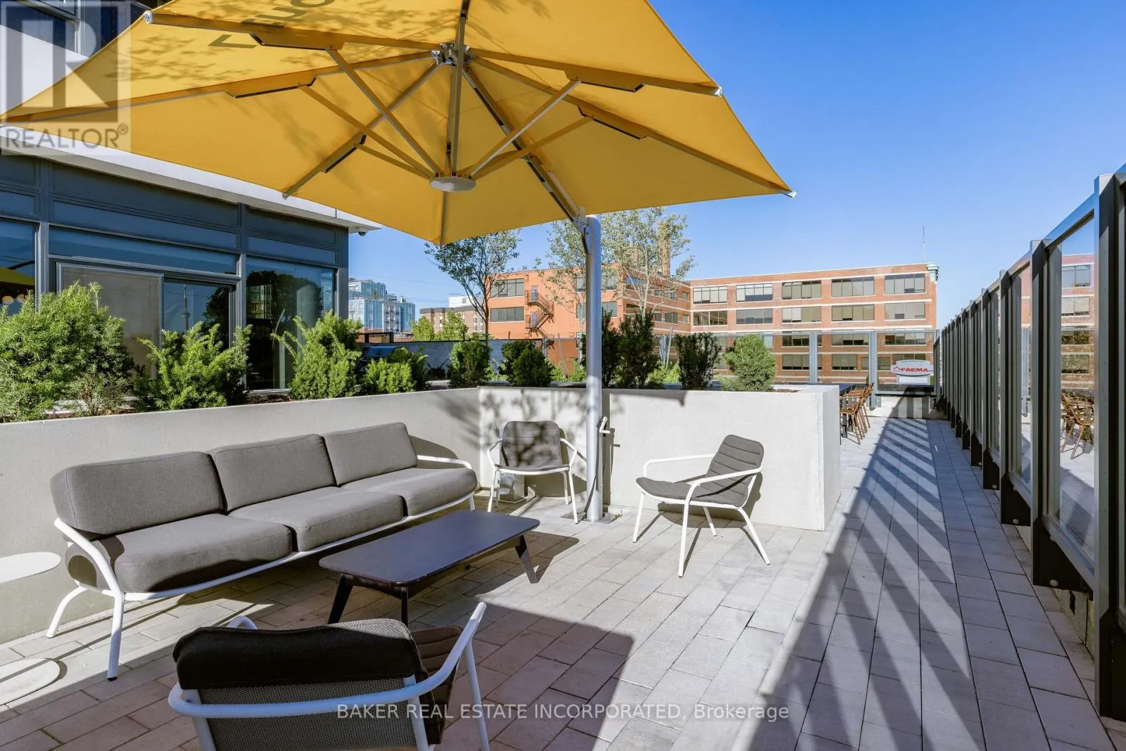 208 - 740 DUPONT STREET