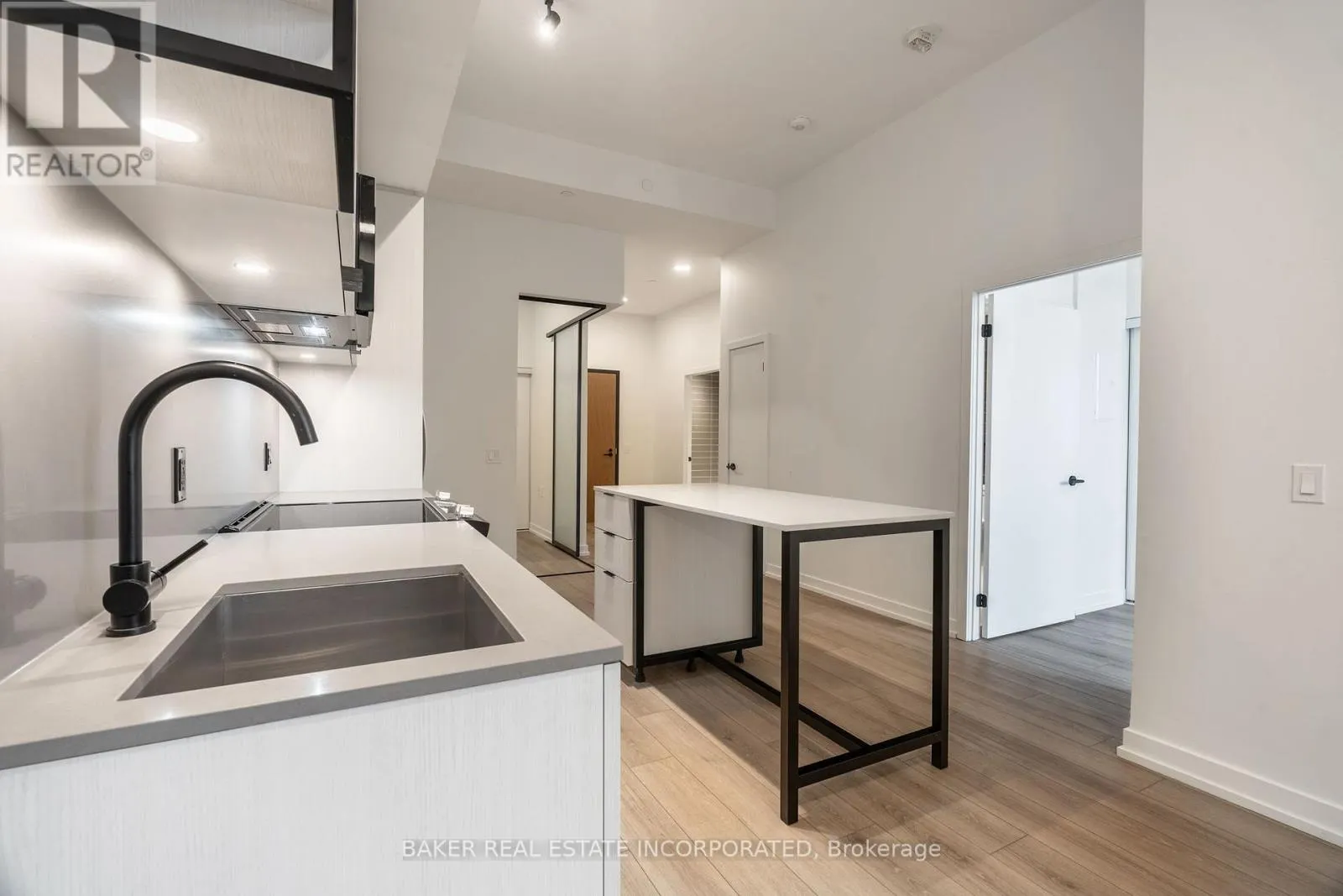 208 - 740 DUPONT STREET