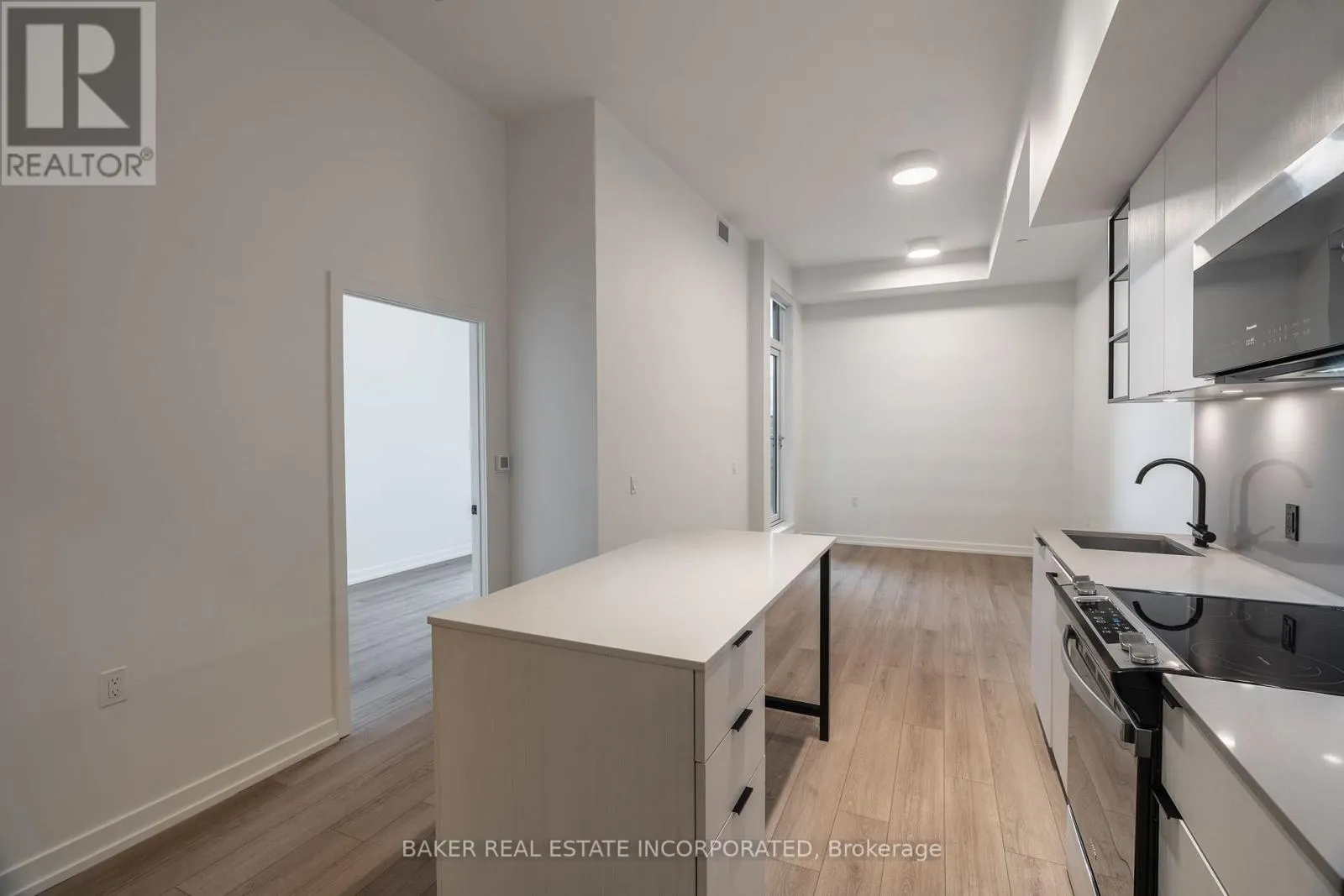 208 - 740 DUPONT STREET