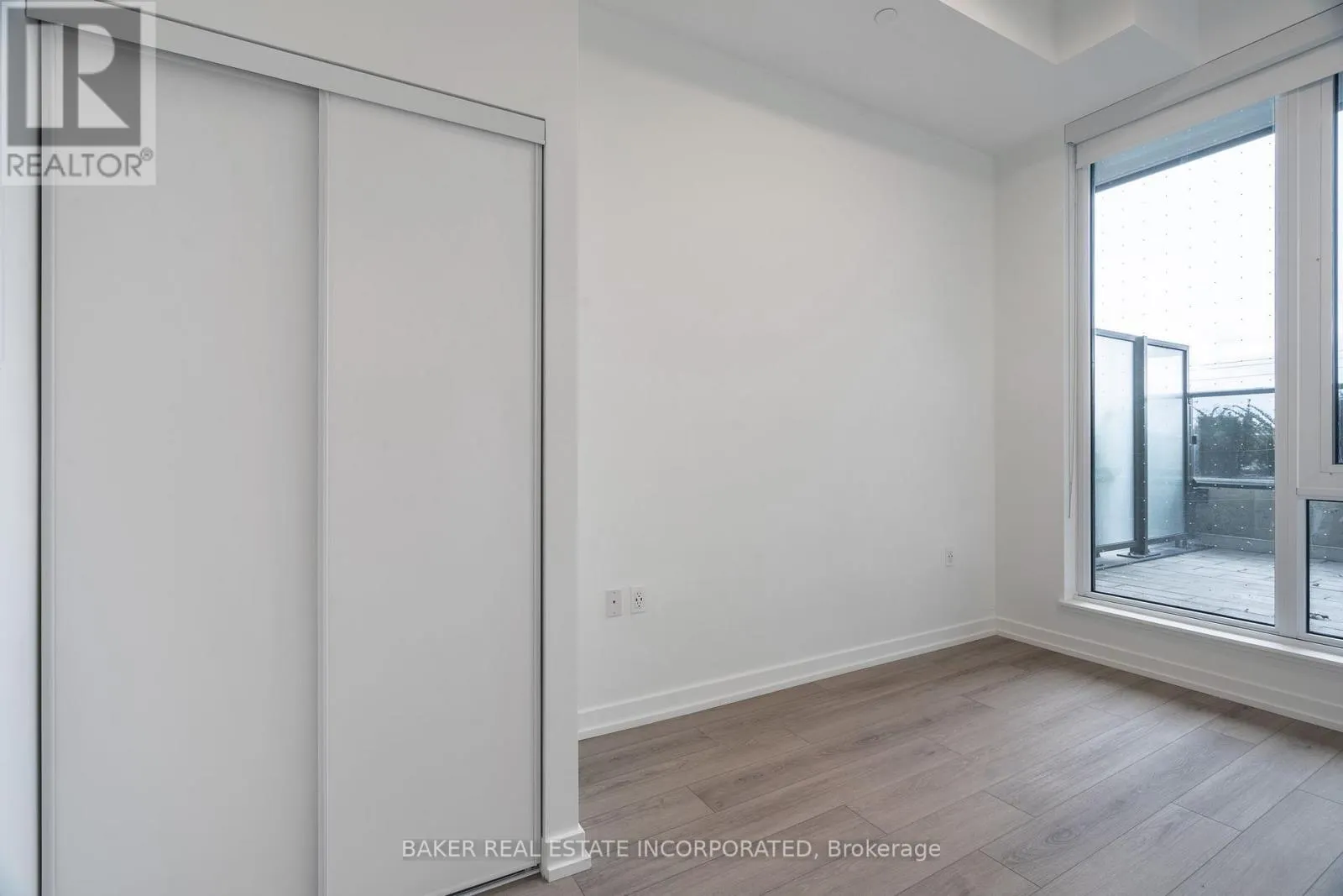 208 - 740 DUPONT STREET