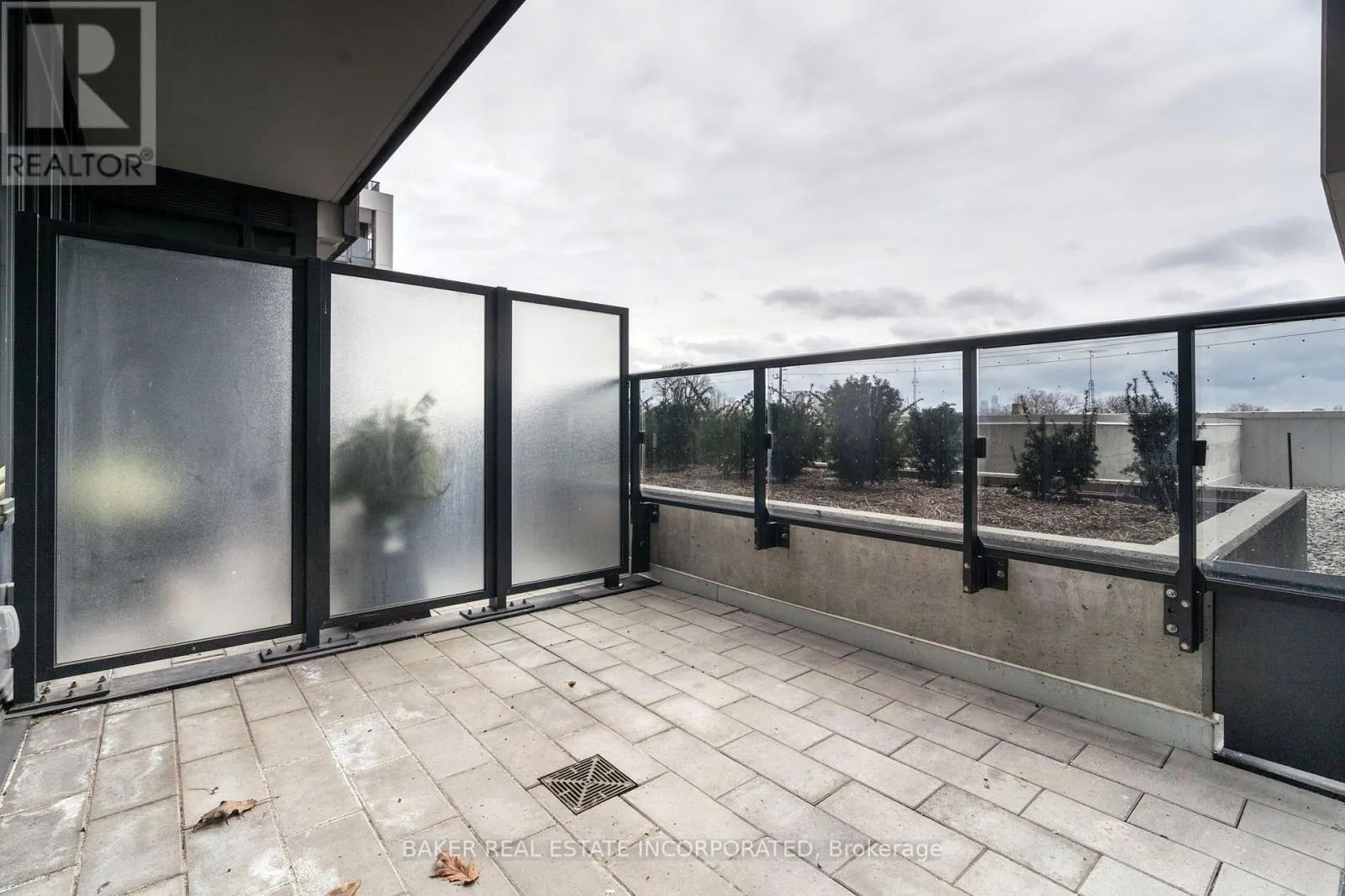 208 - 740 DUPONT STREET