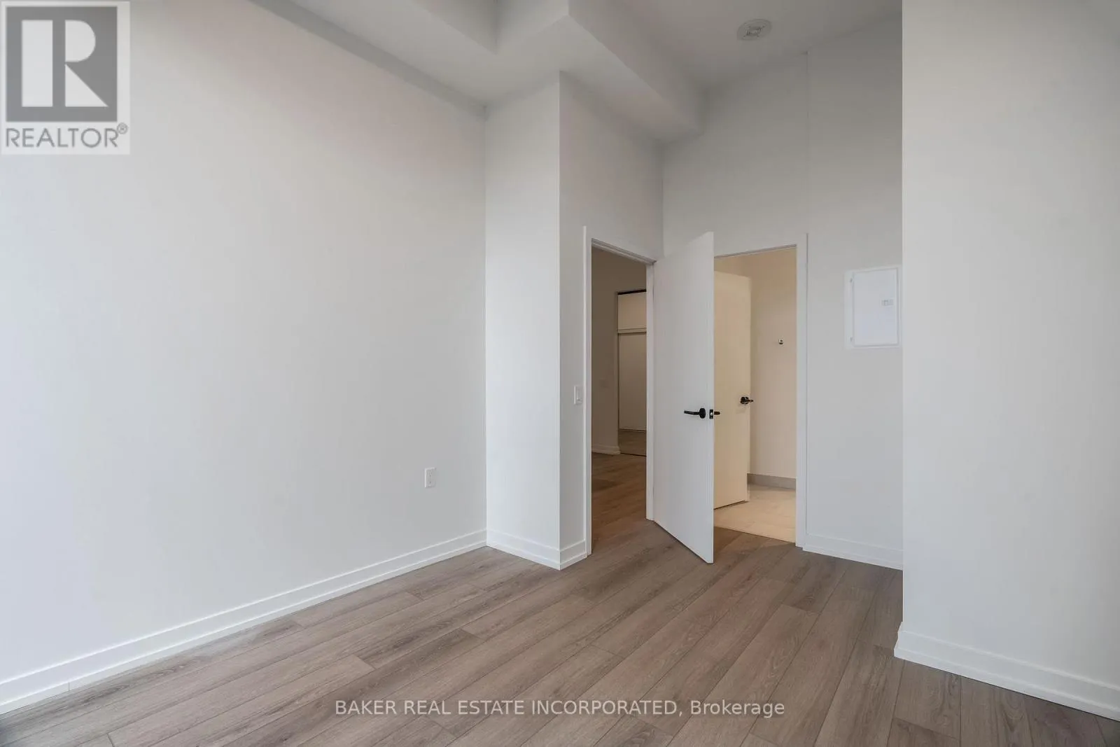208 - 740 DUPONT STREET