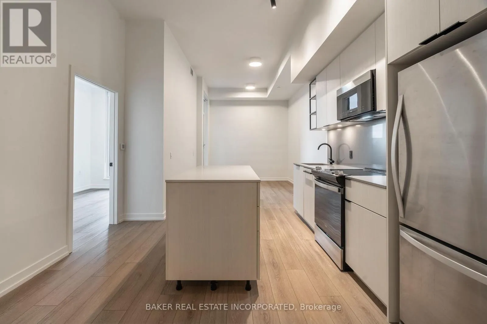 208 - 740 DUPONT STREET