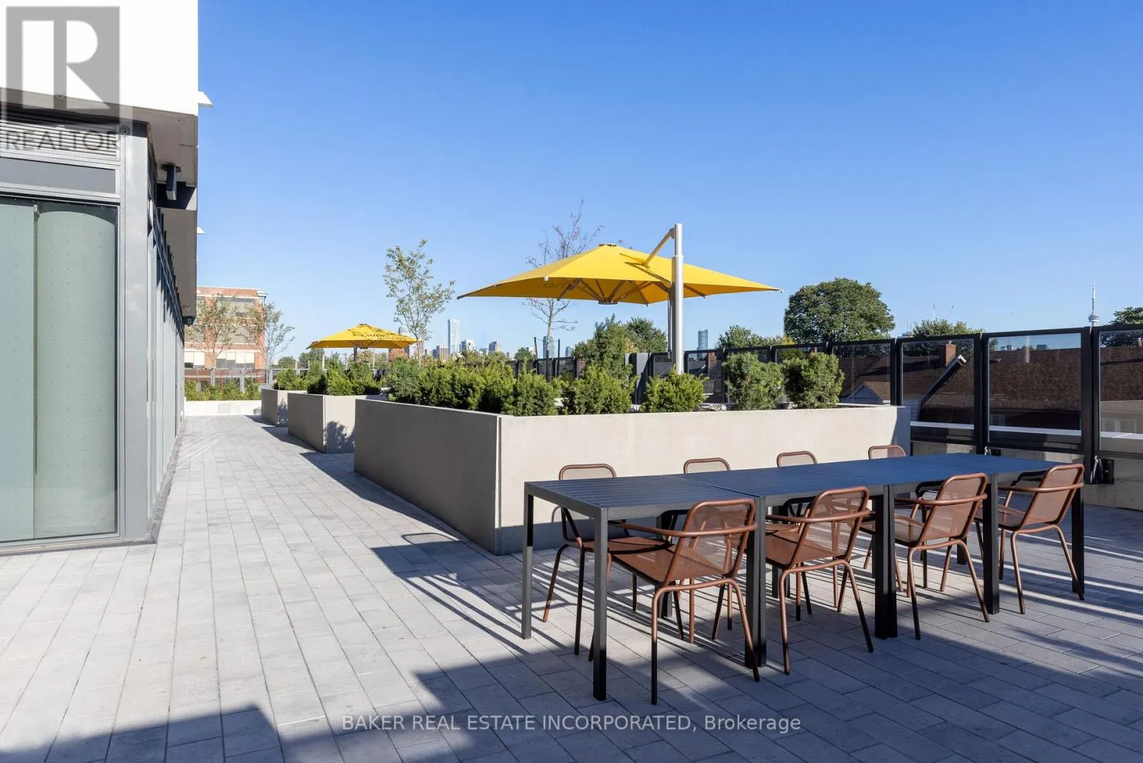 208 - 740 DUPONT STREET