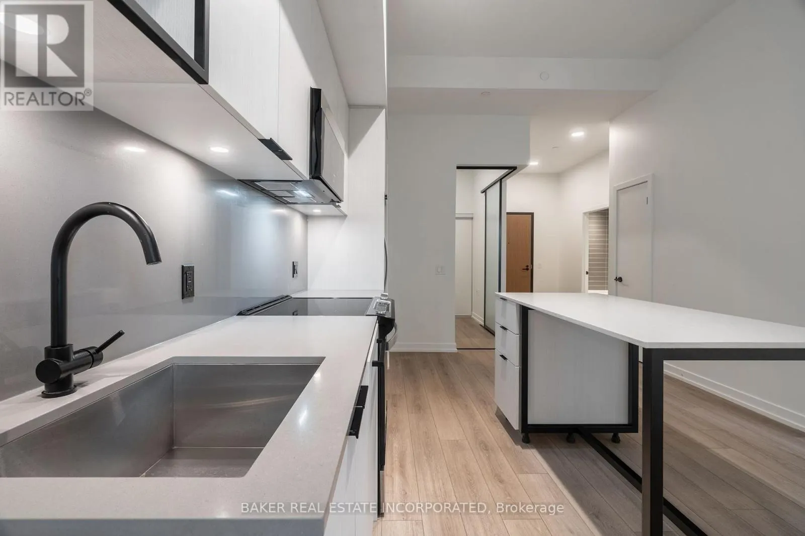 208 - 740 DUPONT STREET
