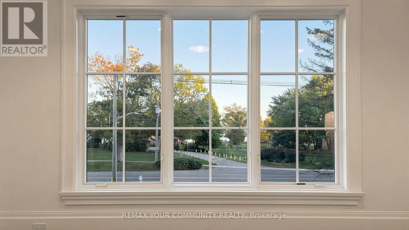 1427 LAKESHORE ROAD W