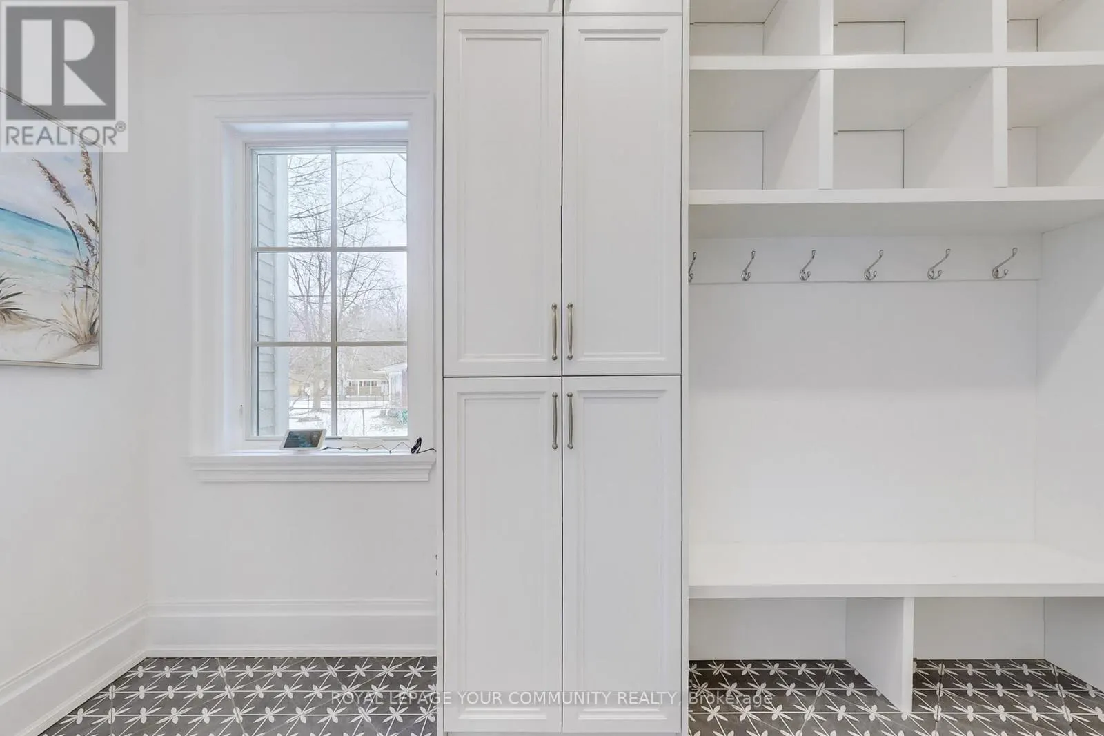 1427 LAKESHORE ROAD W