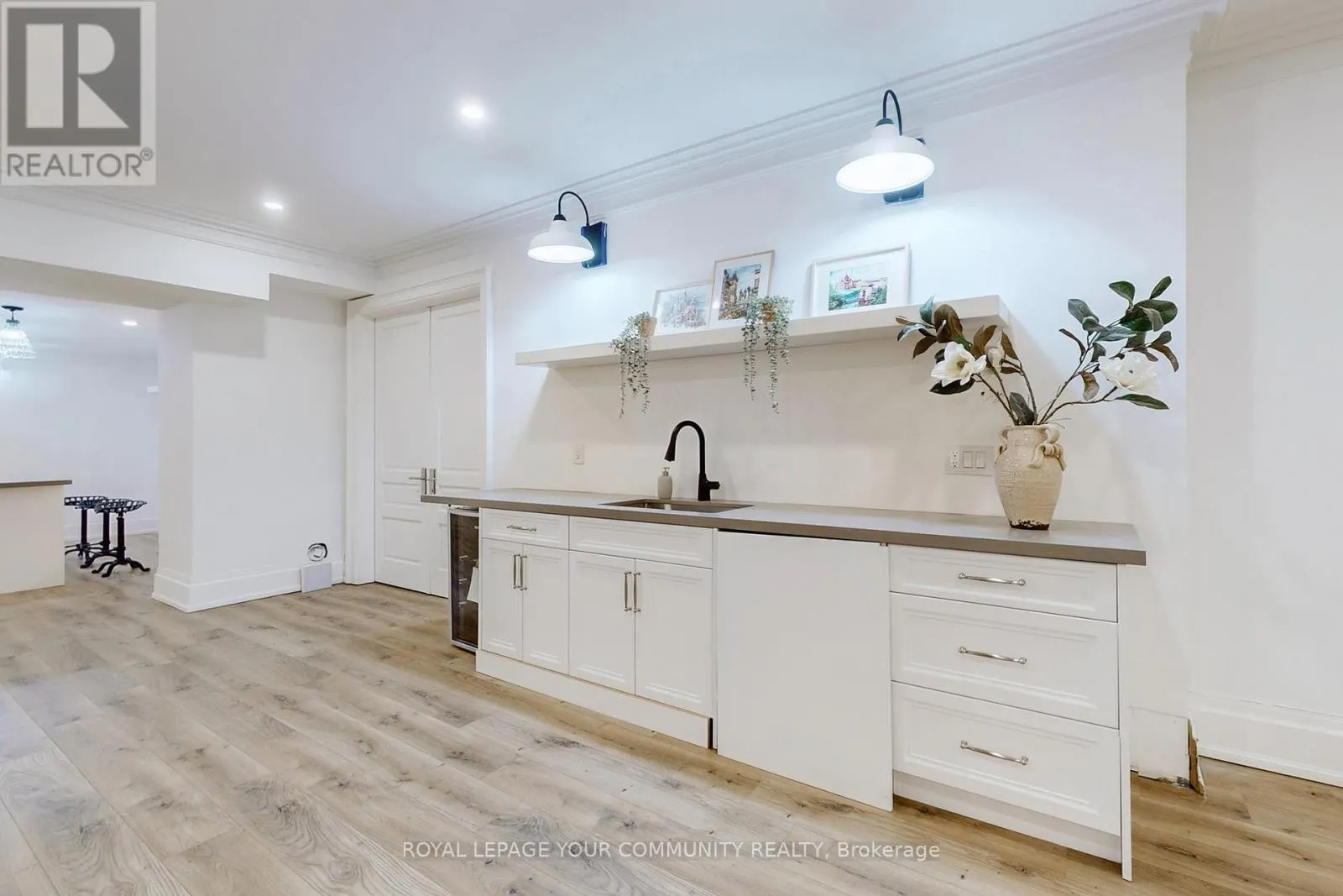 1427 LAKESHORE ROAD W
