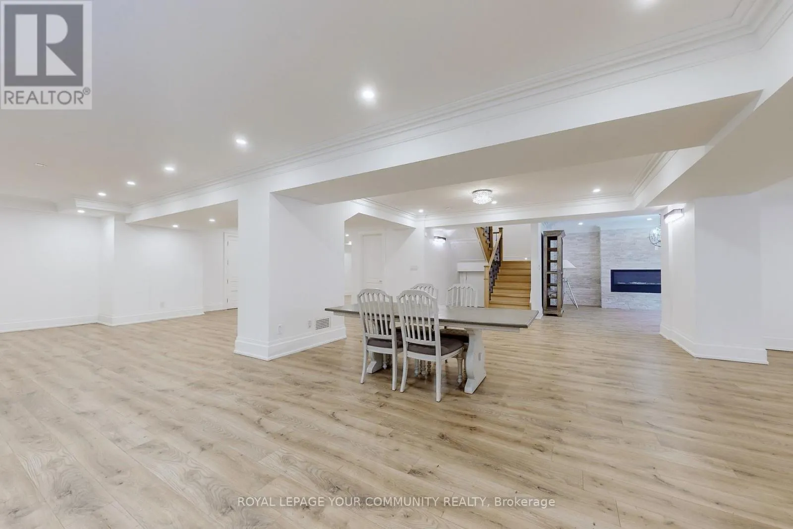 1427 LAKESHORE ROAD W