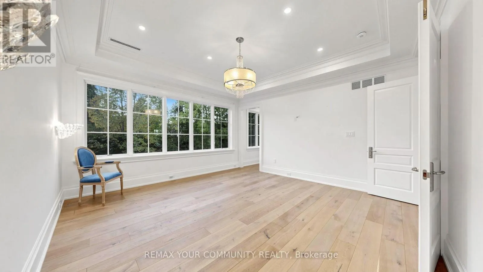 1427 LAKESHORE ROAD W