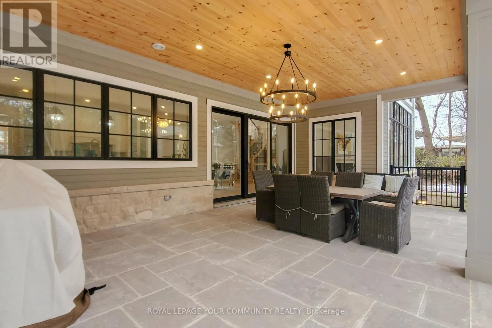 1427 LAKESHORE ROAD W