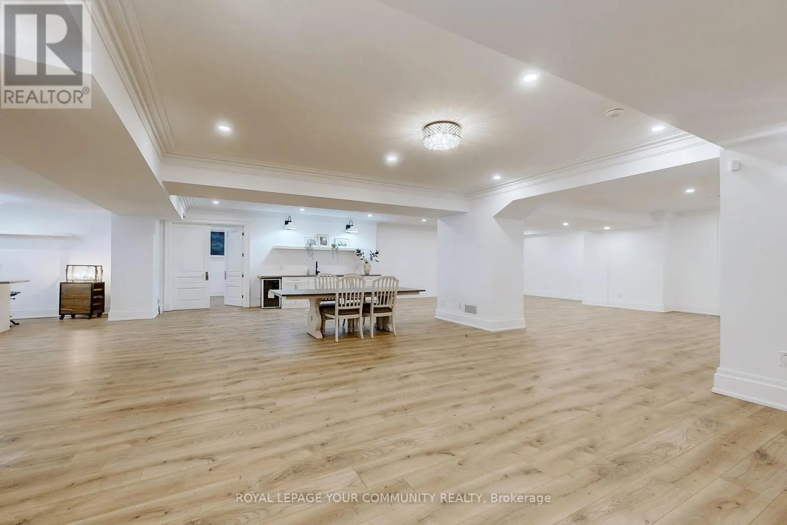1427 LAKESHORE ROAD W