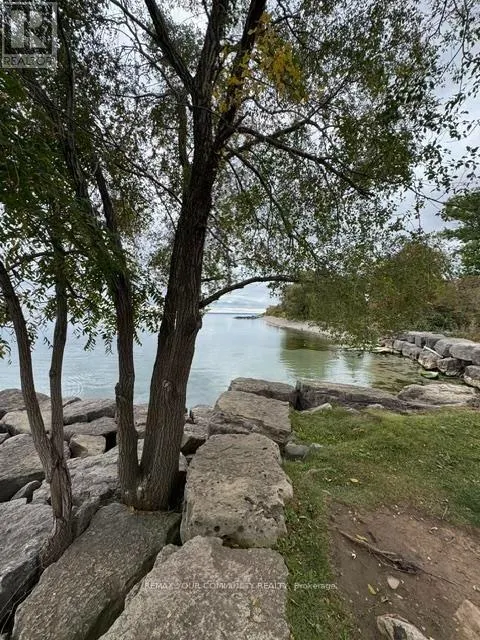 1427 LAKESHORE ROAD W