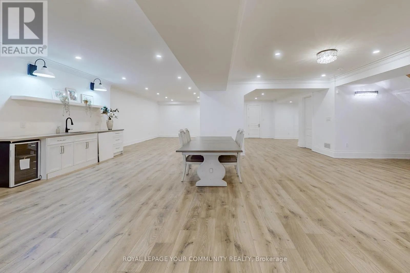 1427 LAKESHORE ROAD W