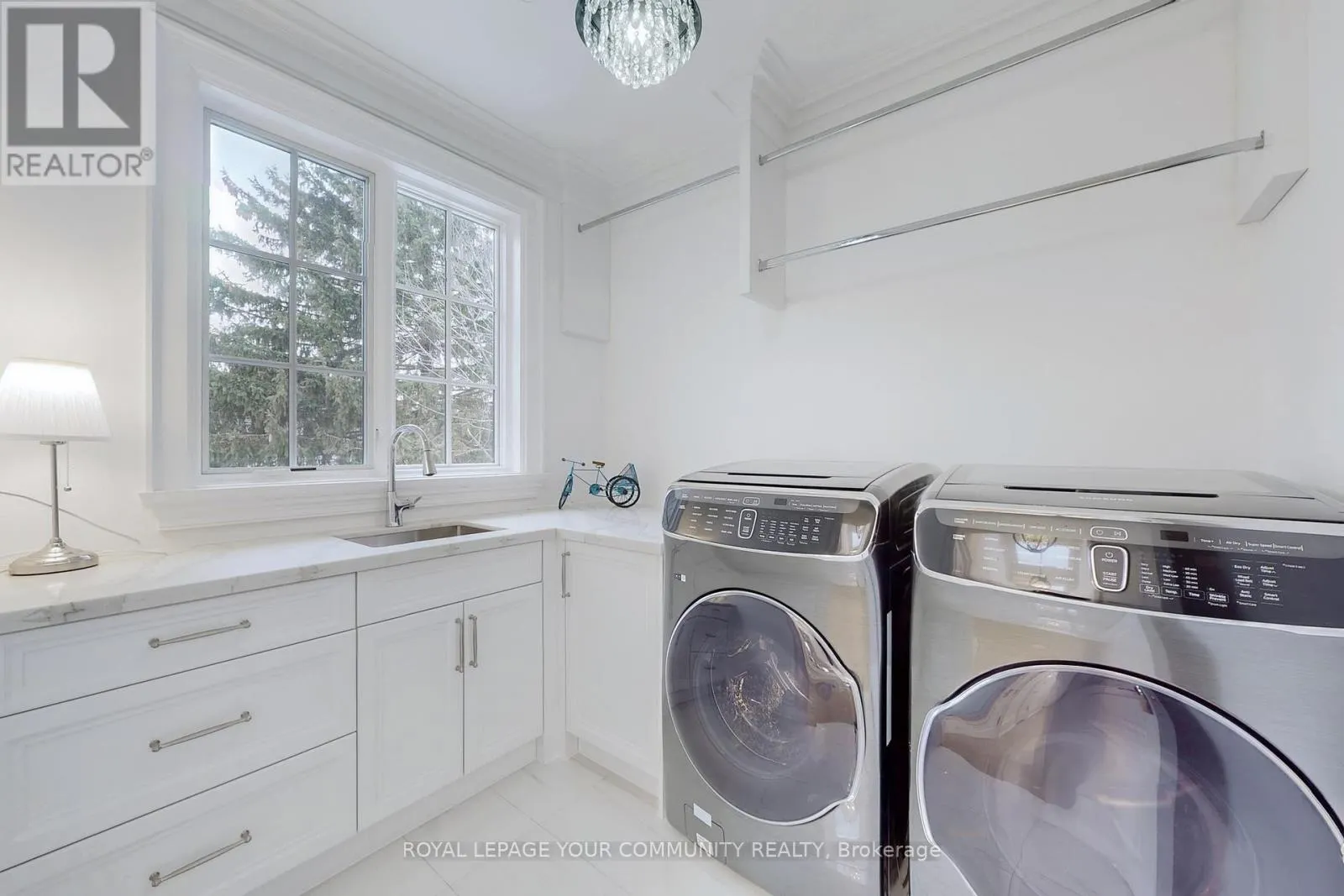 1427 LAKESHORE ROAD W