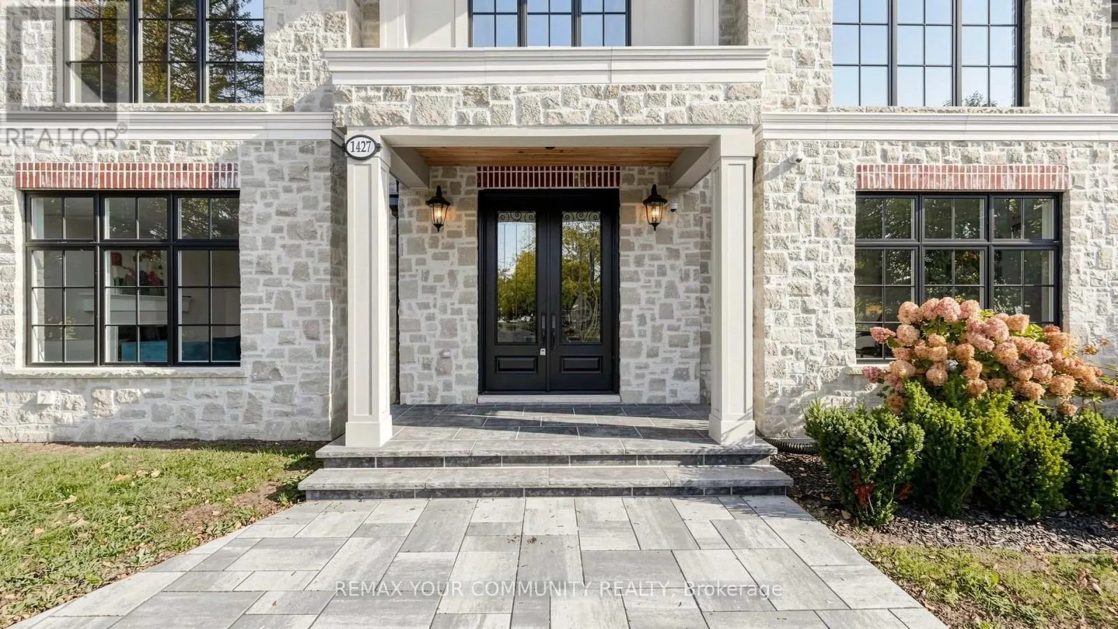 1427 LAKESHORE ROAD W