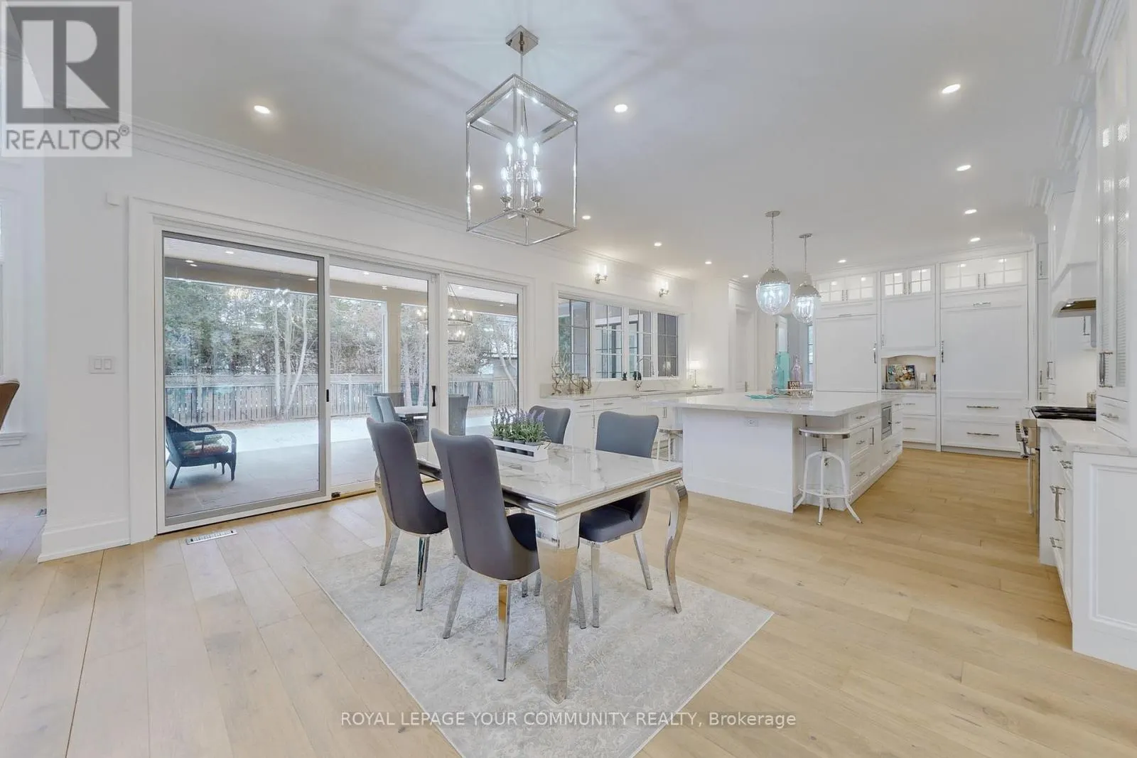 1427 LAKESHORE ROAD W